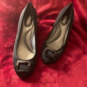 Bandolino b flexible slip on wedges